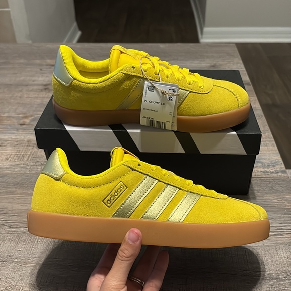 NWT Adidas Women's VL Court 3.0 'Yellow Gold Metallic' Shoes JP5328 - Picture 9 of 10